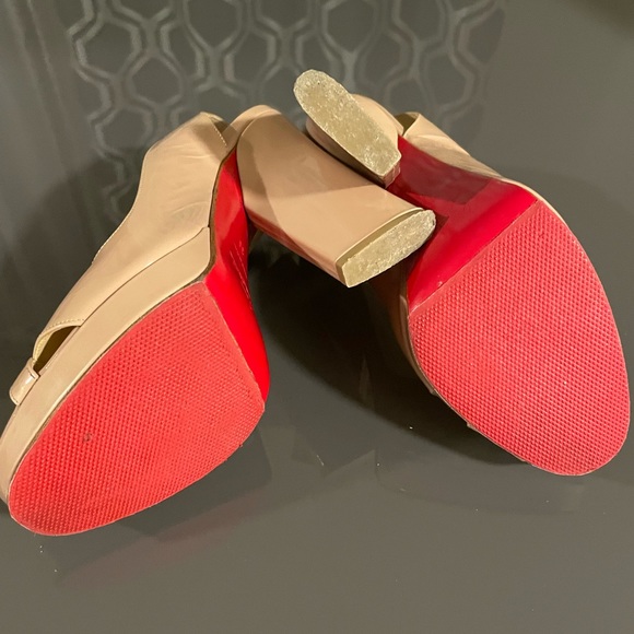 CHRISTIAN LOUBOUTIN SIZE 39, NUDE PATENT, SLING BACK - Picture 2 of 10